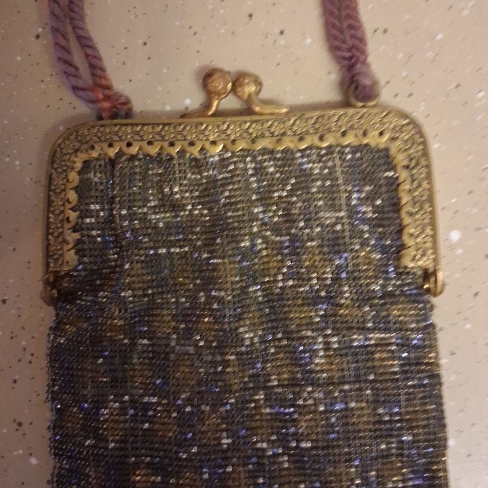1920s Vintage Beaded Clutch with Gold Frame - Picture 2 of 4